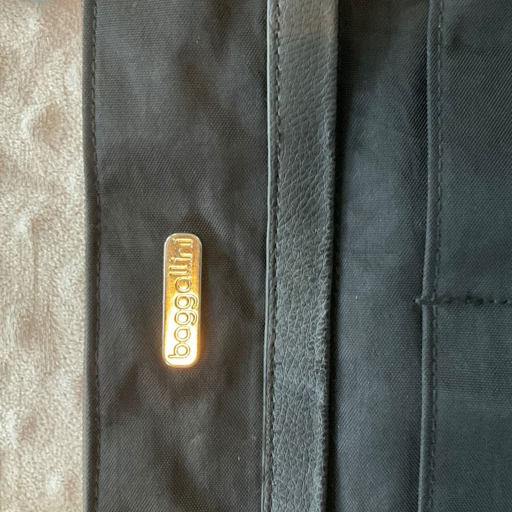 Baggallini Black Nylon Tote Bag With Leather Trim and Adjustable Straps - Picture 2 of 7